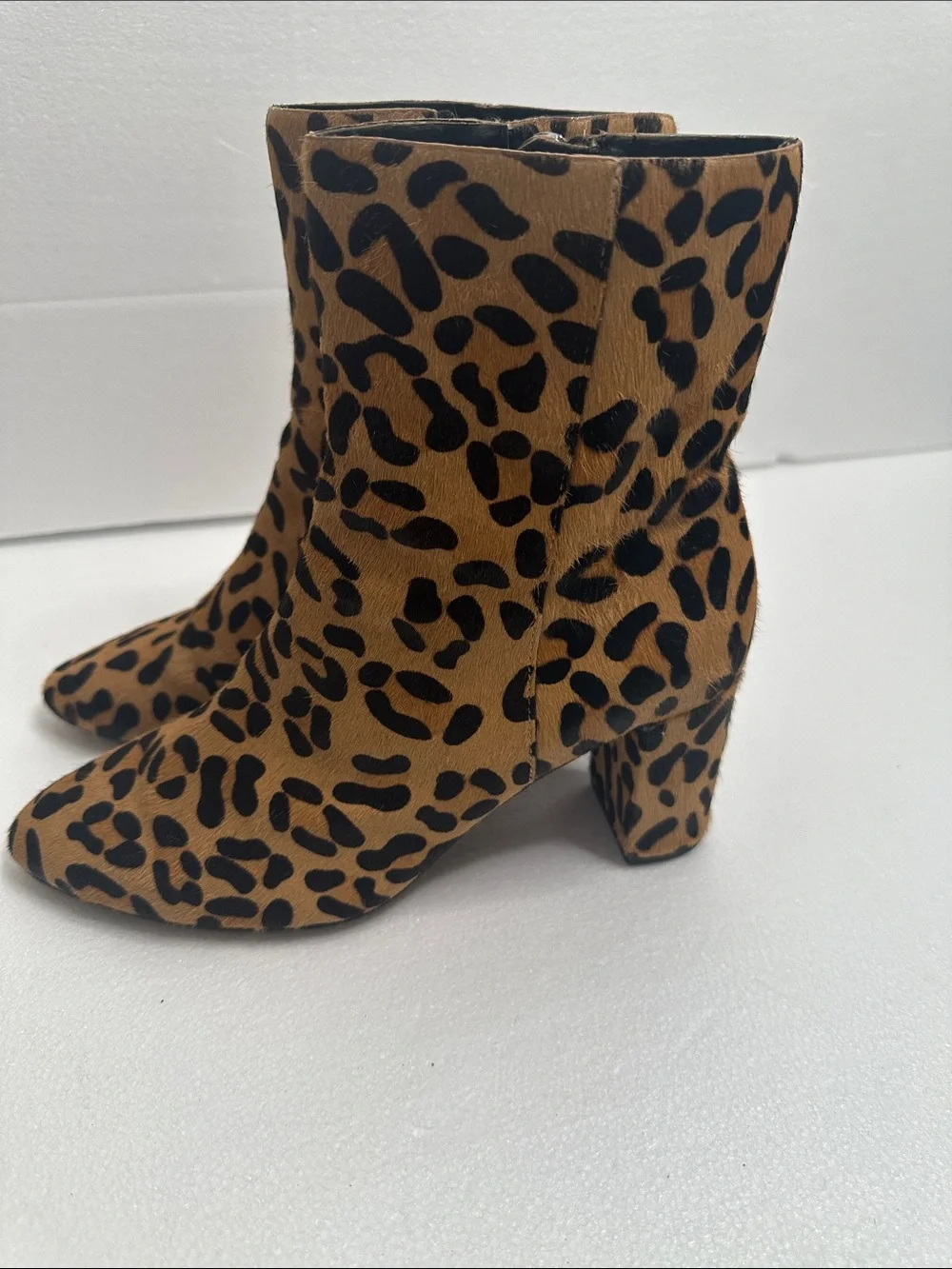 Banana Republic stylish leopard